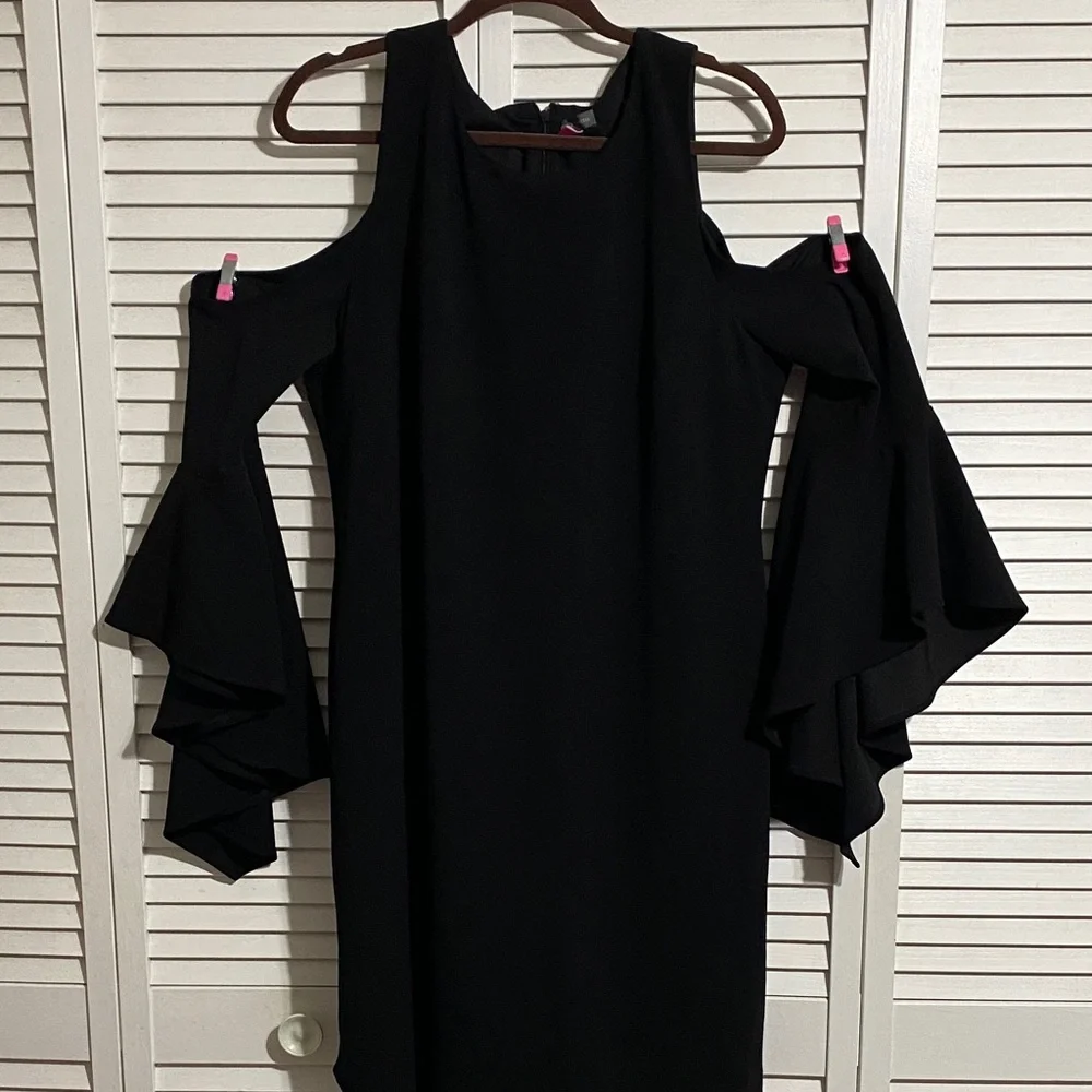 Vince Camuto Black Cold Shoulder Bell Sleeve Party Dress - Picture 6 of 9